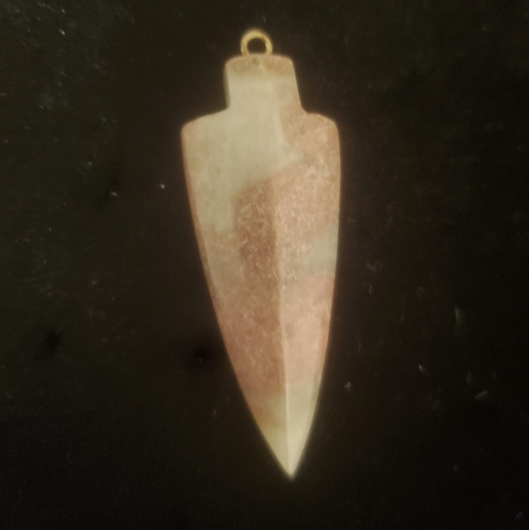 New Carved Rhodonite Arrowhead Pendant. - Picture 13 of 14